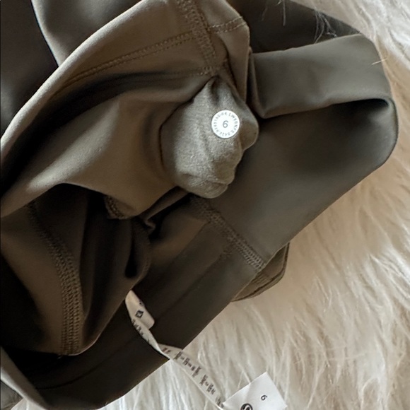 Lululemon wunder Train  High Rise 23” size 6 - Picture 8 of 8